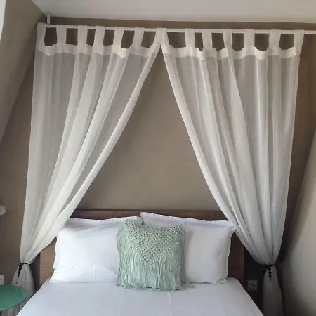 Boutique Amalia בית הארחה 3*